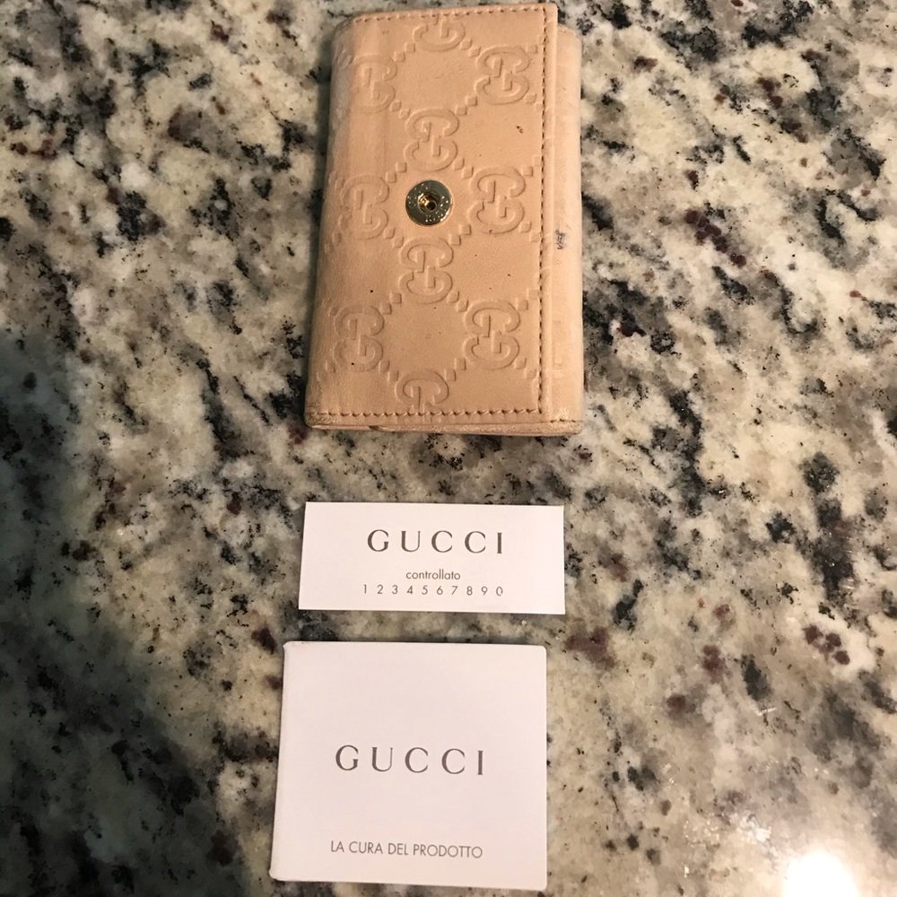 Gucci Logo Embossed key Holder